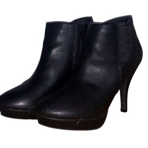 CM Black Leather Heeled Boots👢 size 7M